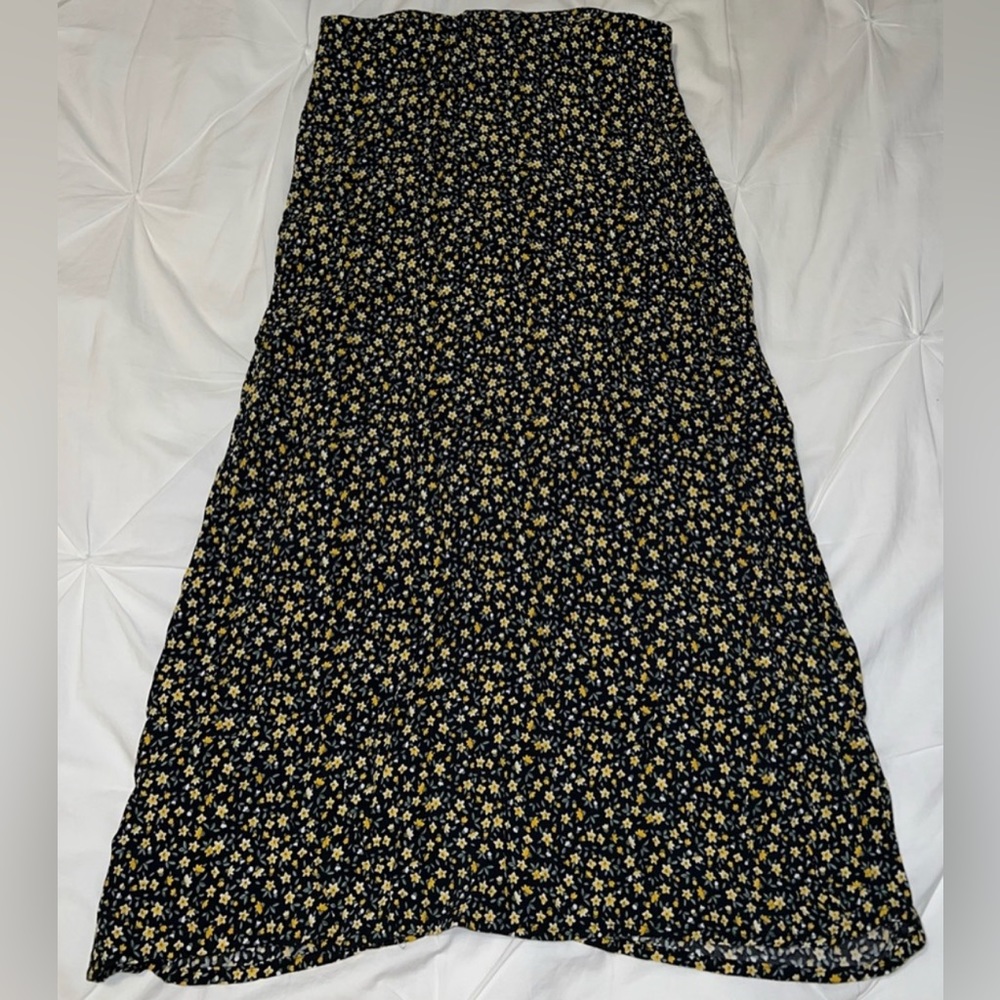 Brandy Melville midi floral skirt, (1 size)